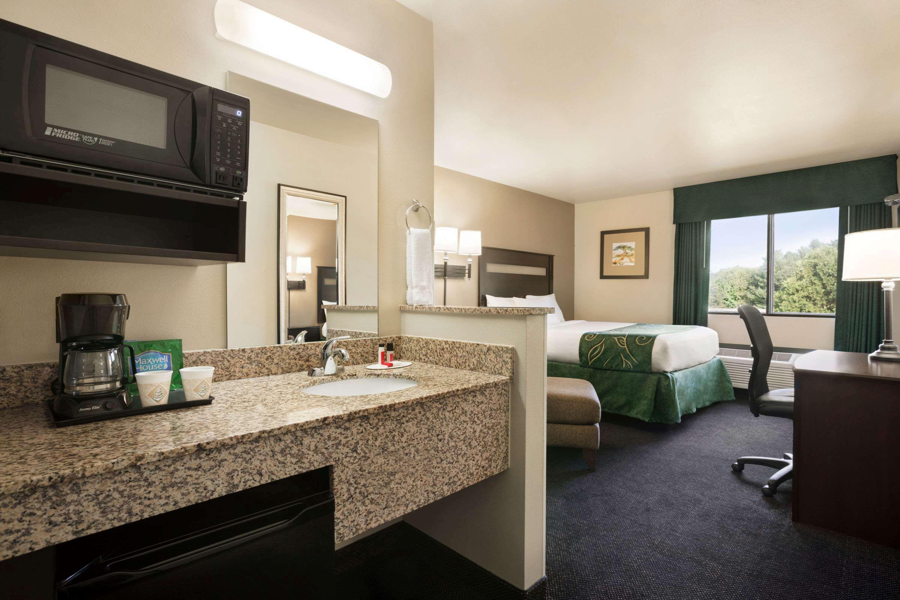 Travelodge By Wyndham Brunswick Near Fredrick Extérieur photo