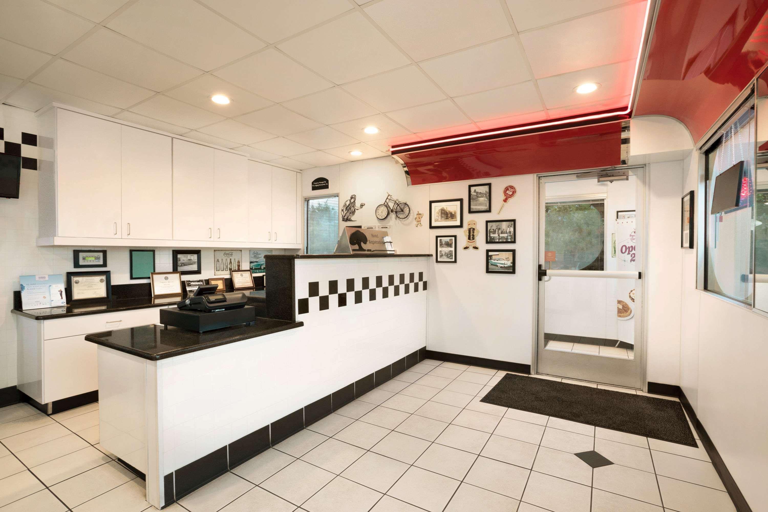 Travelodge By Wyndham Brunswick Near Fredrick Extérieur photo