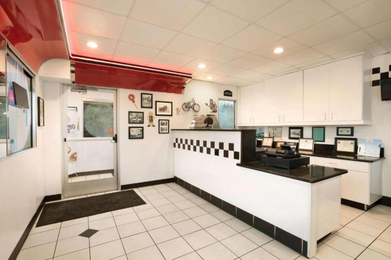 Travelodge By Wyndham Brunswick Near Fredrick Extérieur photo