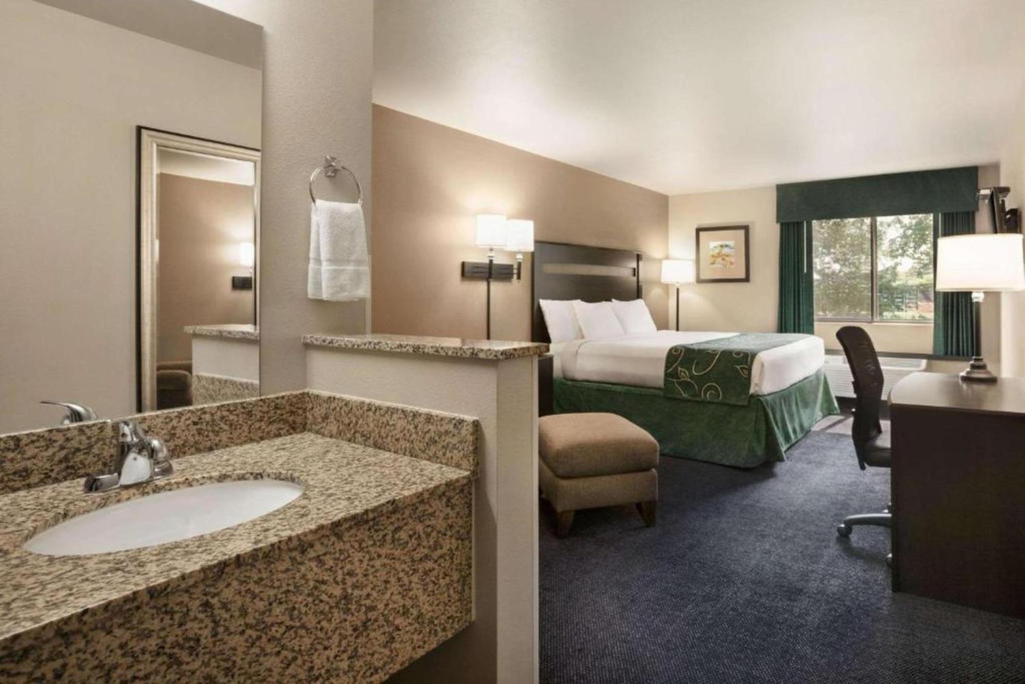 Travelodge By Wyndham Brunswick Near Fredrick Extérieur photo